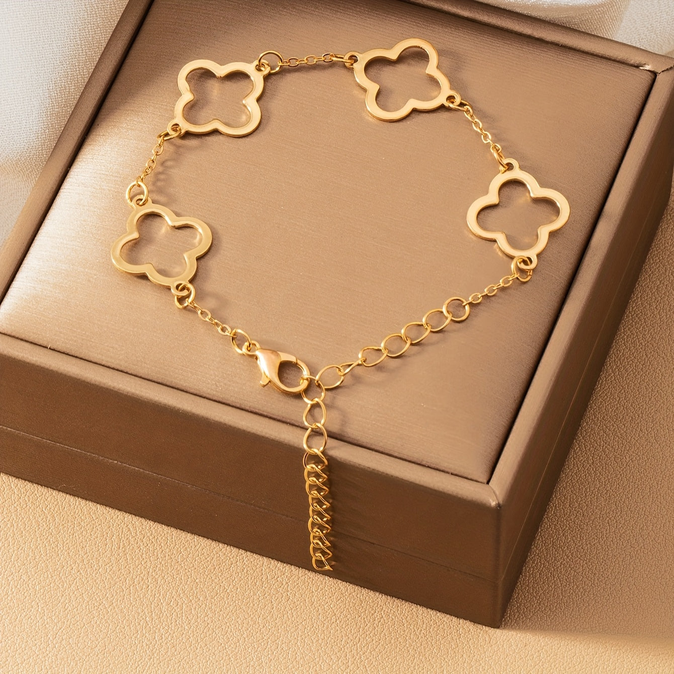 Amara™ | Elegant Floral Charm Bracelet