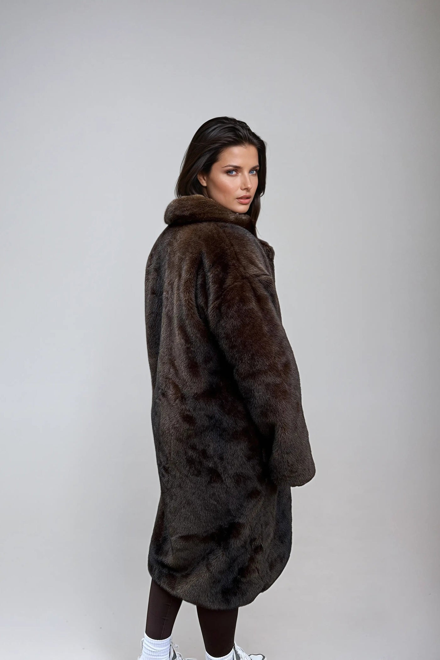 WOMEN’S FUR COAT | LONG OVERSIZED WINTER LOOK
