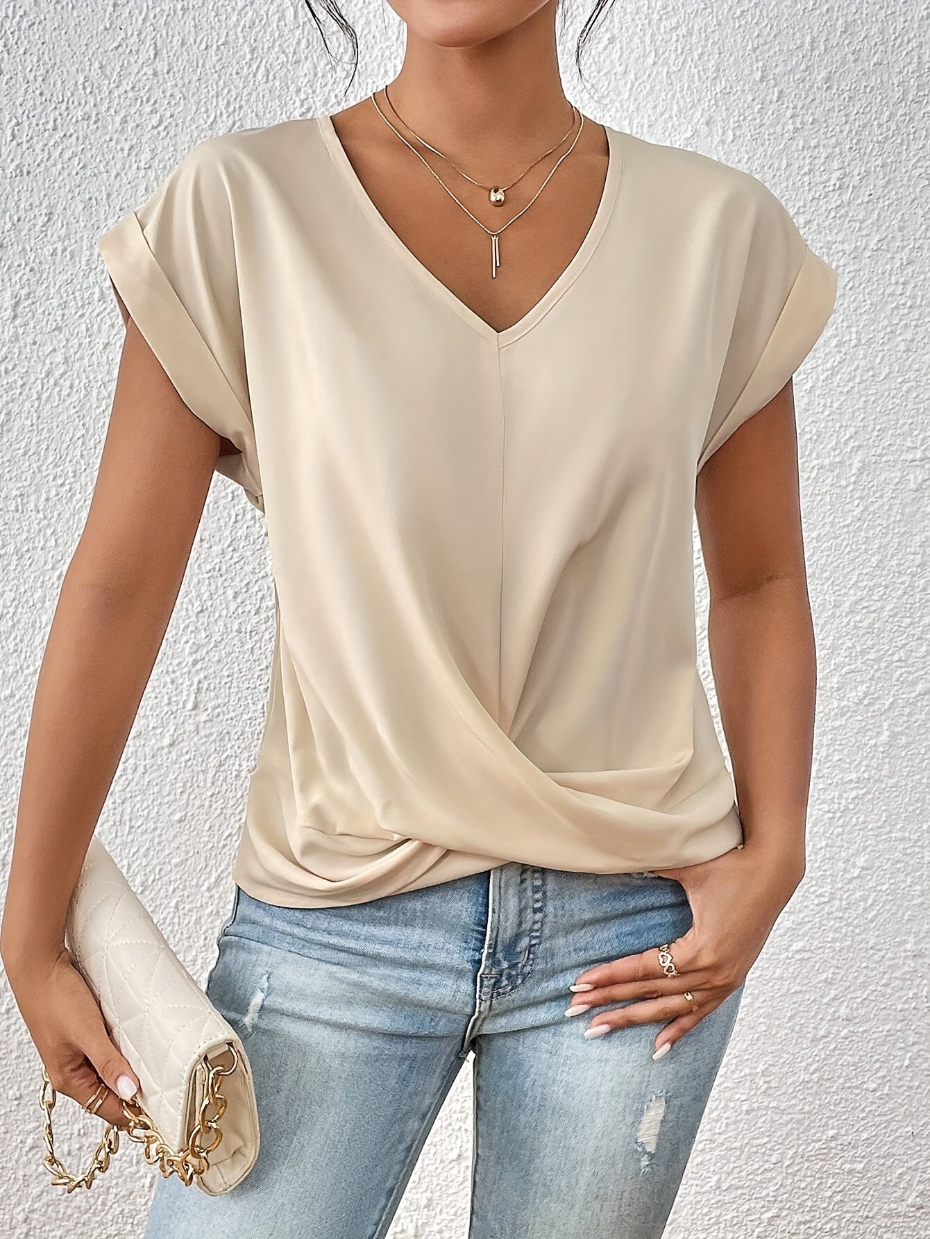 Heidi - Casual T-shirt with sweetheart neckline
