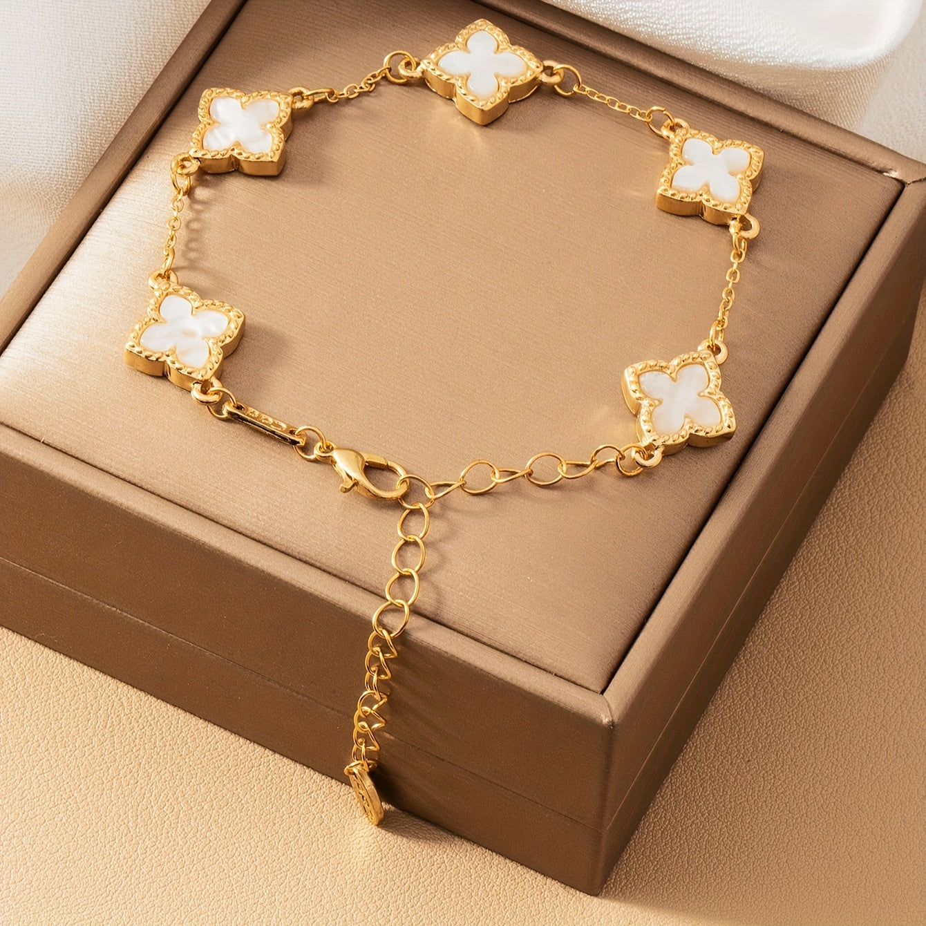 Amara™ | Elegant Floral Charm Bracelet