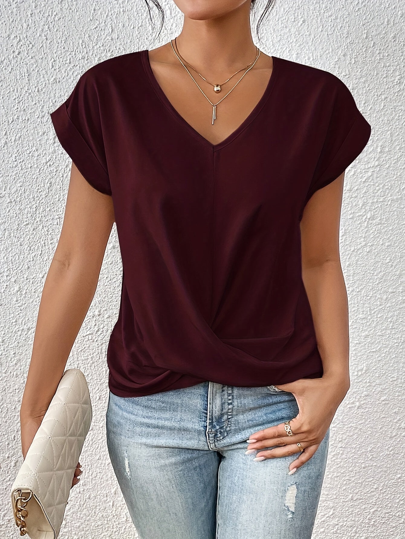 Heidi - Casual T-shirt with sweetheart neckline