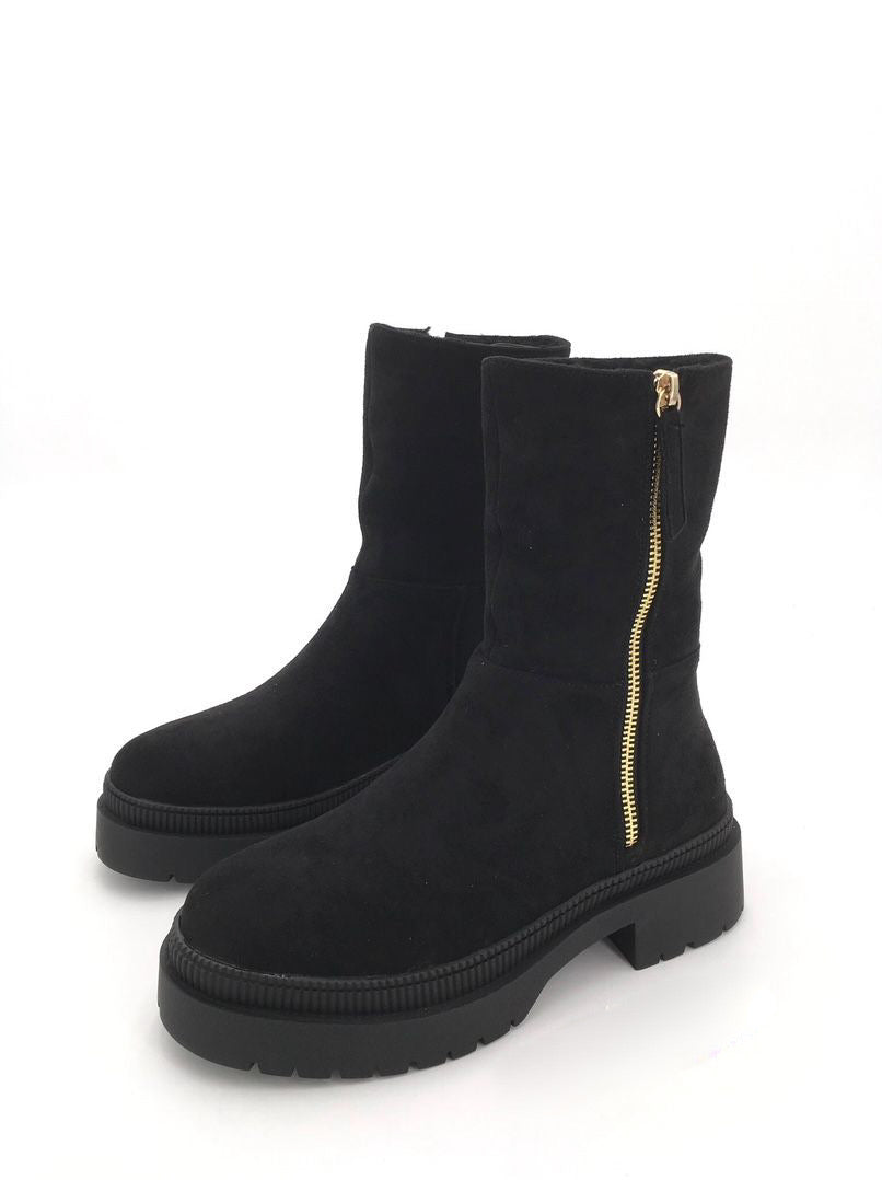 Cozy Black Zipper Boots