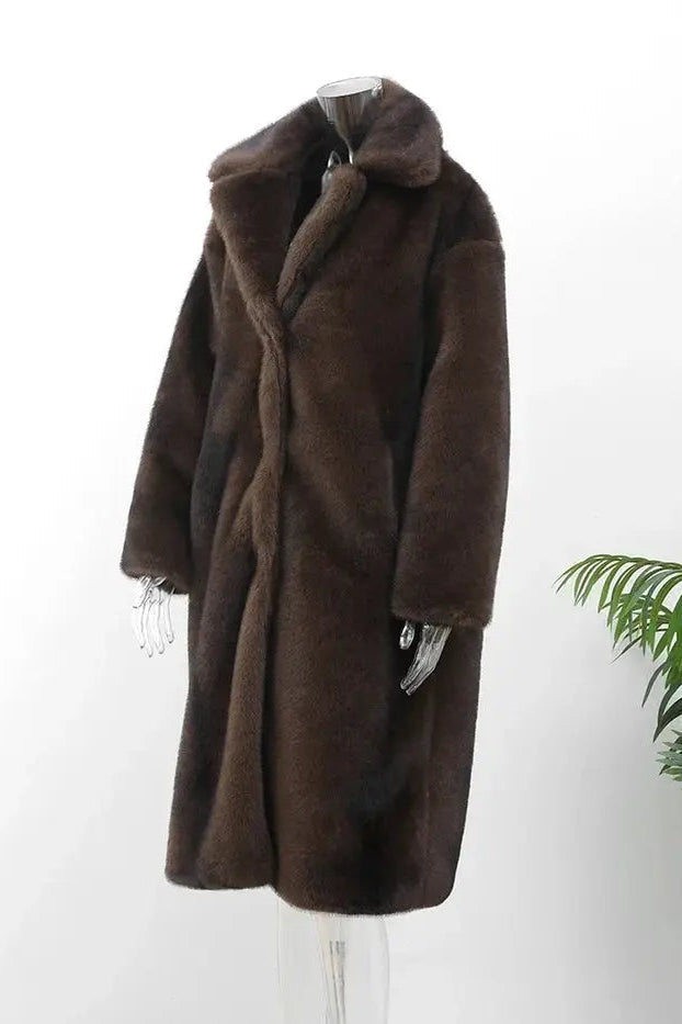 WOMEN’S FUR COAT | LONG OVERSIZED WINTER LOOK